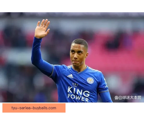 维拉中场蒂勒曼斯脚踝伤休战